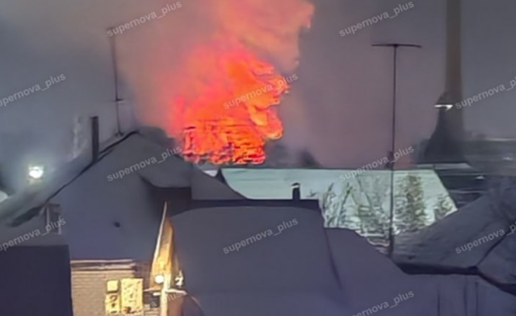 Дронова атака на Росію: горить завод Енергія Дронова атака на Росію: горить завод Енергія