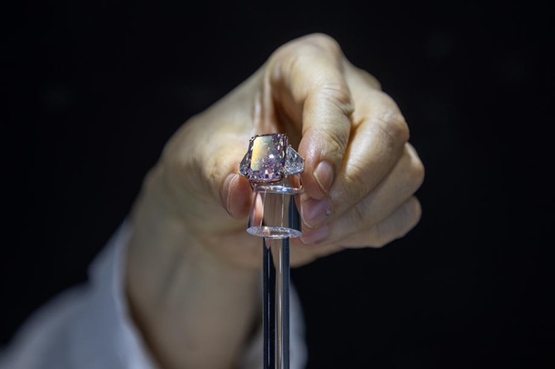 В Гонконге продали уникальный бриллиант за $29 млн