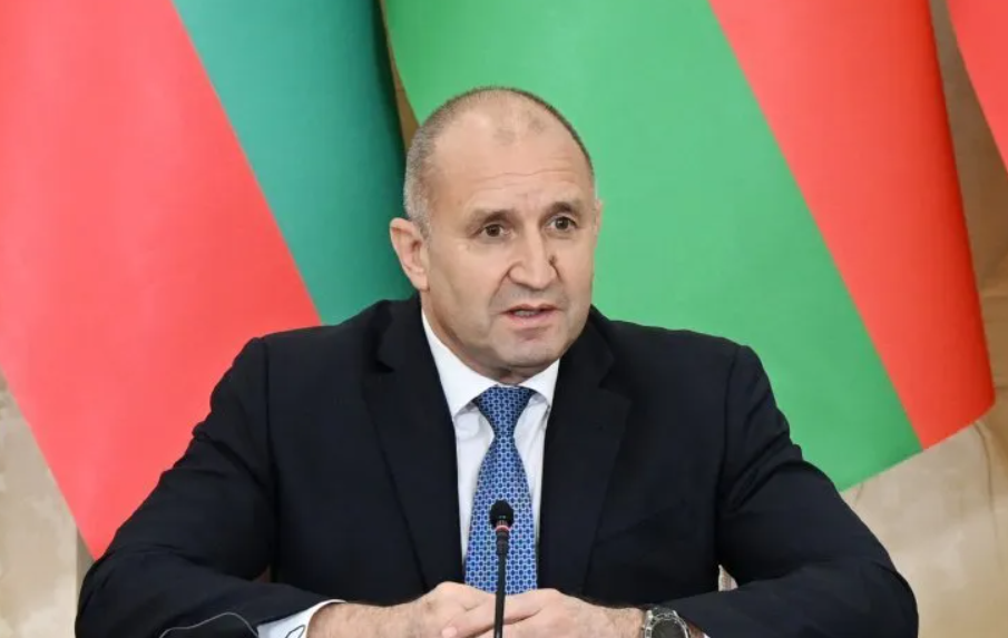 Президент Болгарії подав у відставку