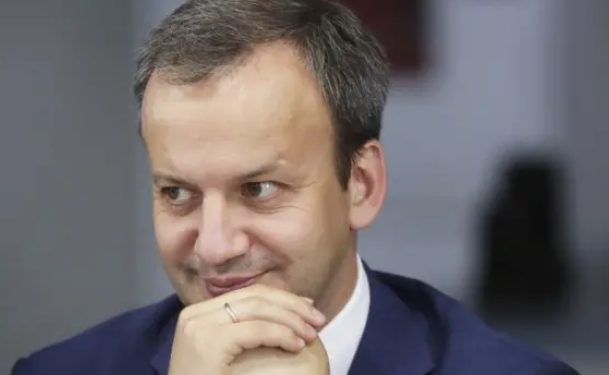 На Олімпіаді-2026 президент Міжнародної федерації шахів вдяг светр із написом «СССР»