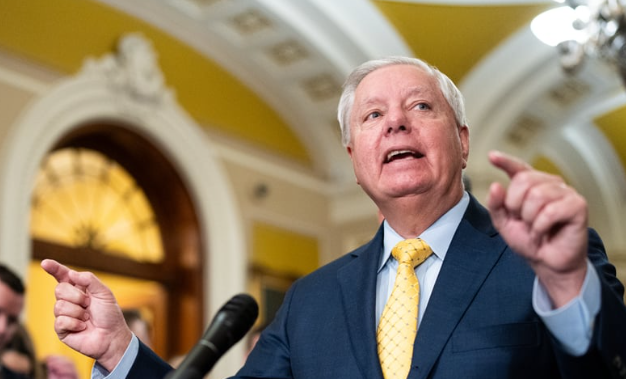 Сенатор Грем запропонував вручити Путіну нагороду «Людина року НАТО» за об'єднання американських законодавців проти РФ Сенатор Грем запропонував вручити Путіну нагороду «Людина року НАТО» за об'єднання американських законодавців проти РФ