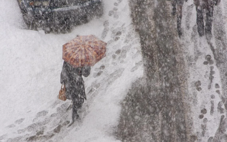 Снігопад, сильний вітер та хуртовини: частину України завтра накриє негода Снігопад, сильний вітер та хуртовини: частину України завтра накриє негода