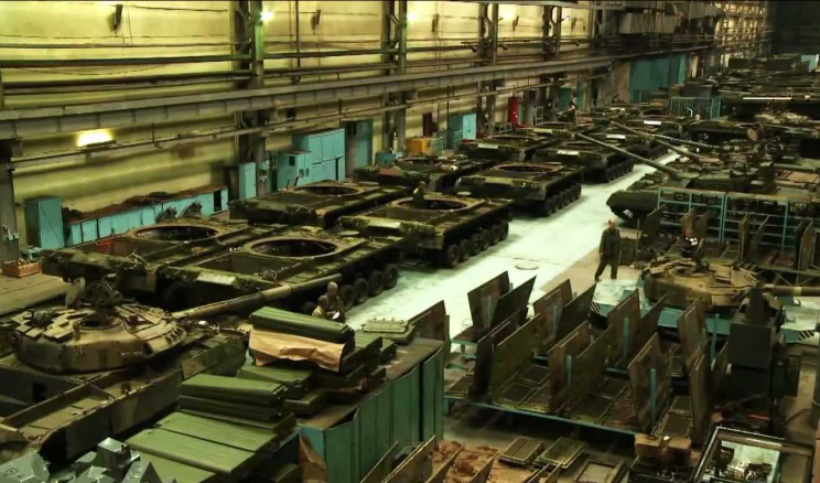 Росія вичерпала запас нових танків на складах та почала відновлювати старі, - аналітики