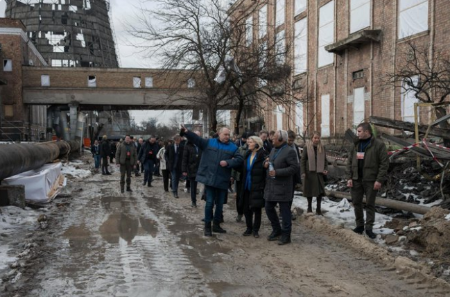 Лідерам ЄС показали розбиту російськими ударами ТЕЦ