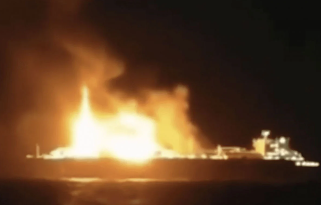 У Середземному морі палає танкер під прапором РФ - Reuters У Середземному морі палає танкер під прапором РФ - Reuters