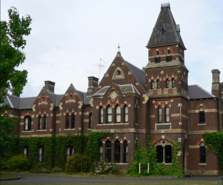 Середньостатистична людина має дев’ять таємниць – вчені