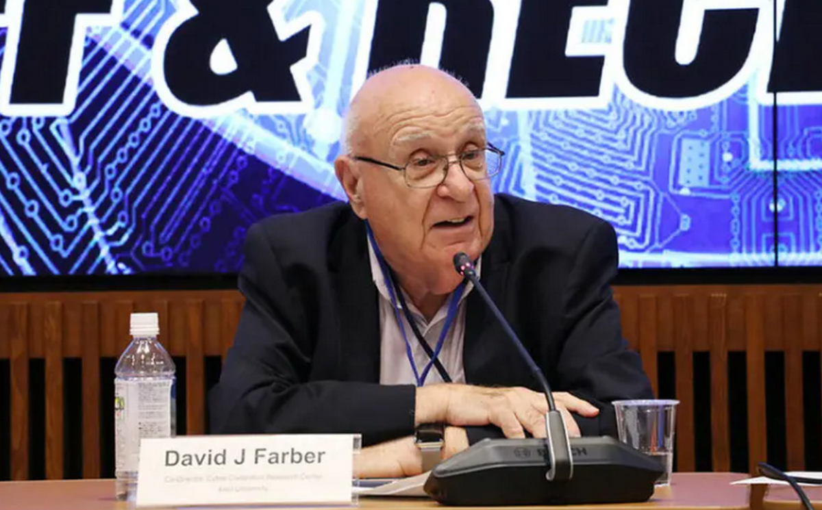 Пішов з життя “дід Інтернету” Девід Дж. Фарбер