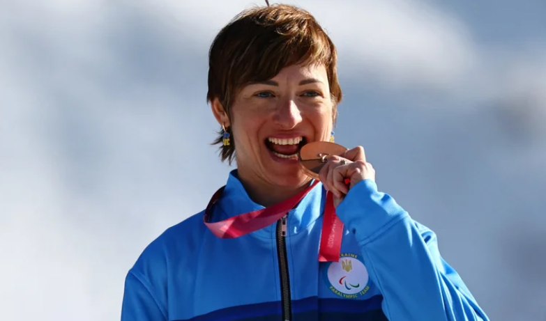 Українській спортсменці зробили зауваження через антивоєнні сережки на Паралімпіаді-2026