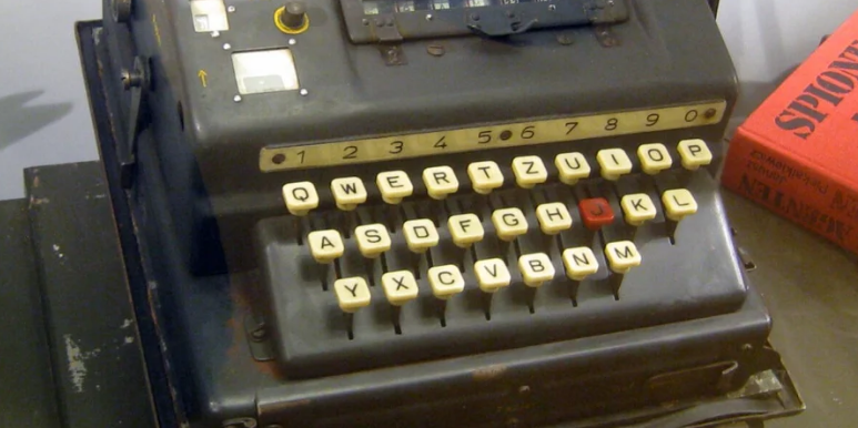 Досконаліша за Енігму. У Празі знайшли секретні інструкції до шифрувальної машини Третього Рейху