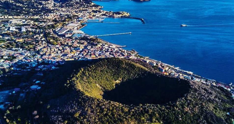 В Італії стався землетрус, який розбудив супервулкан Кампі Флегрей