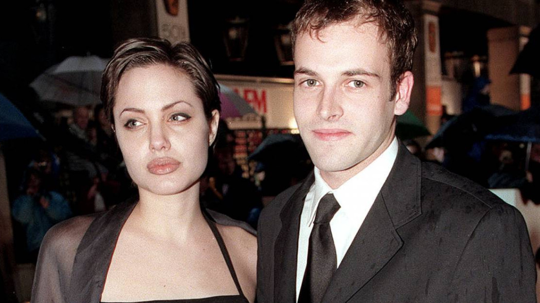 Анджелину Джоли заподозрили в романе с первым мужем