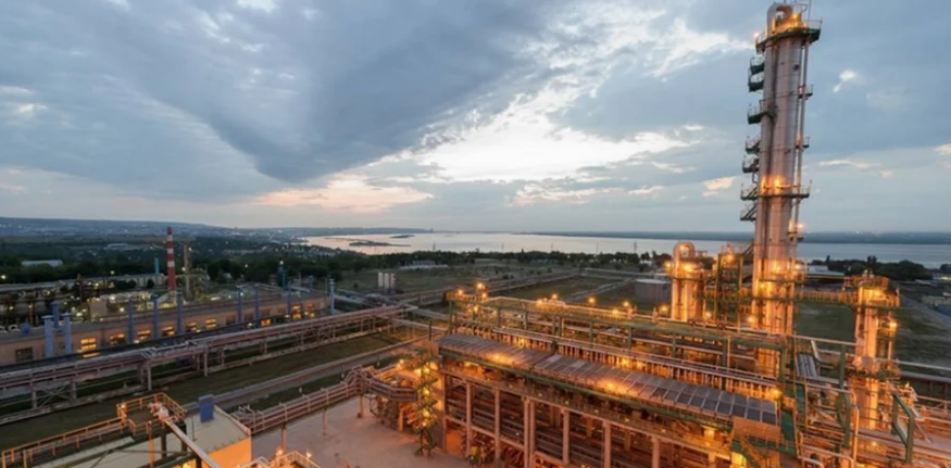 Саратовський НПЗ призупинив роботу після атаки безпілотників – росЗМІ