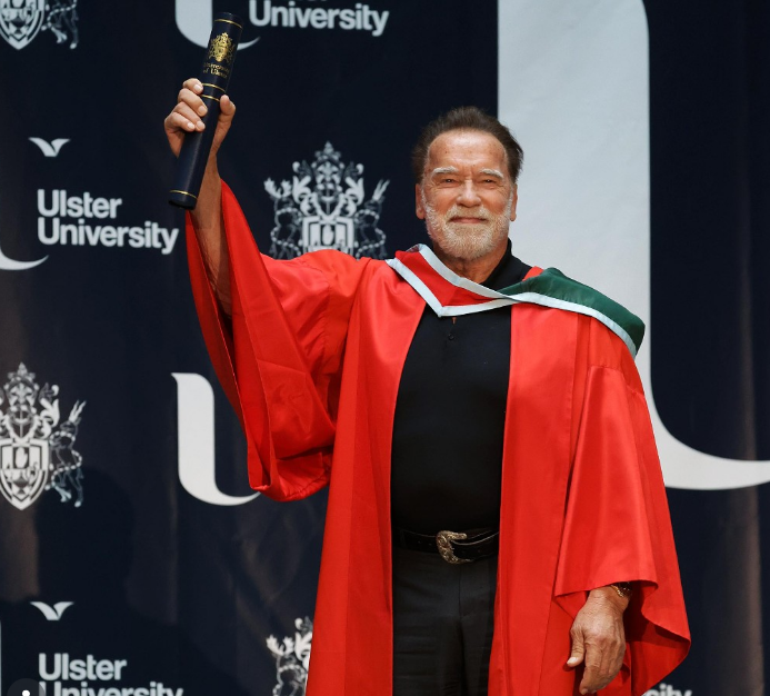 "У Белфасті почалася моя кар'єра". Арнольд Шварценеггер отримав почесний докторський ступінь в одному з університетів Північної Ірландії