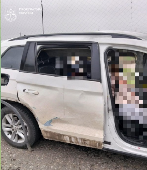 Росіяни скинули вибуховий пристрій з БпЛА на автомобіль у Херсоні: загинули дві жінки 