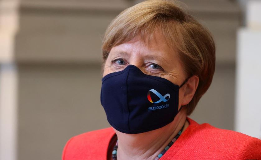 ВВС: Меркель вакцинувалася Moderna після AstraZeneca. Чи можна змішувати вакцини?