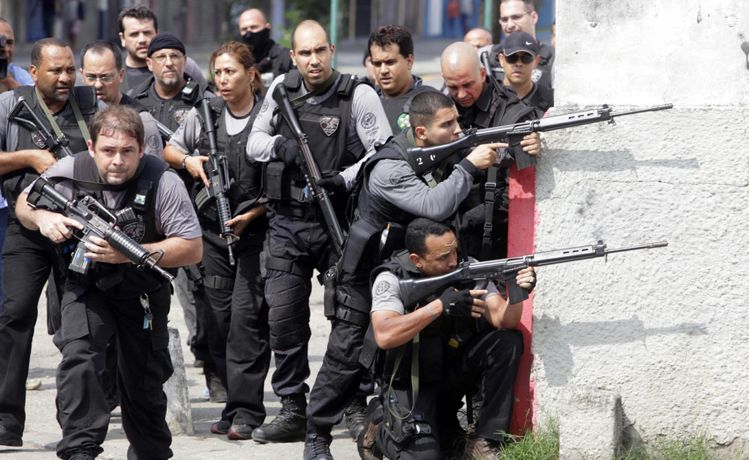 В Бразилии ловят серийного убийцу, люди в панике покидают дома