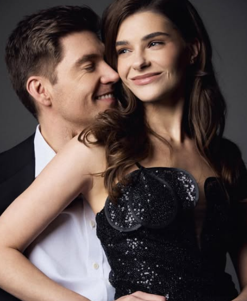 Володимир Остапчук із дружиною та сином покидає Україну