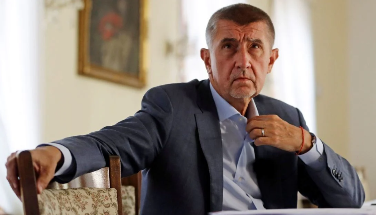 Прем'єр Чехії виступив на підтримку Віктора Орбана напередодні виборів