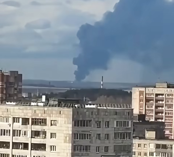 Практично всі великі НПЗ у центральній частині Росії зупинили роботу після атаки дронів – Reuters Практично всі великі НПЗ у центральній частині Росії зупинили роботу після атаки дронів – Reuters