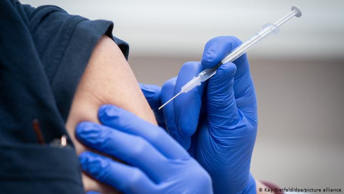 Весь курс вакцинации в Украине может состоять из трех доз 