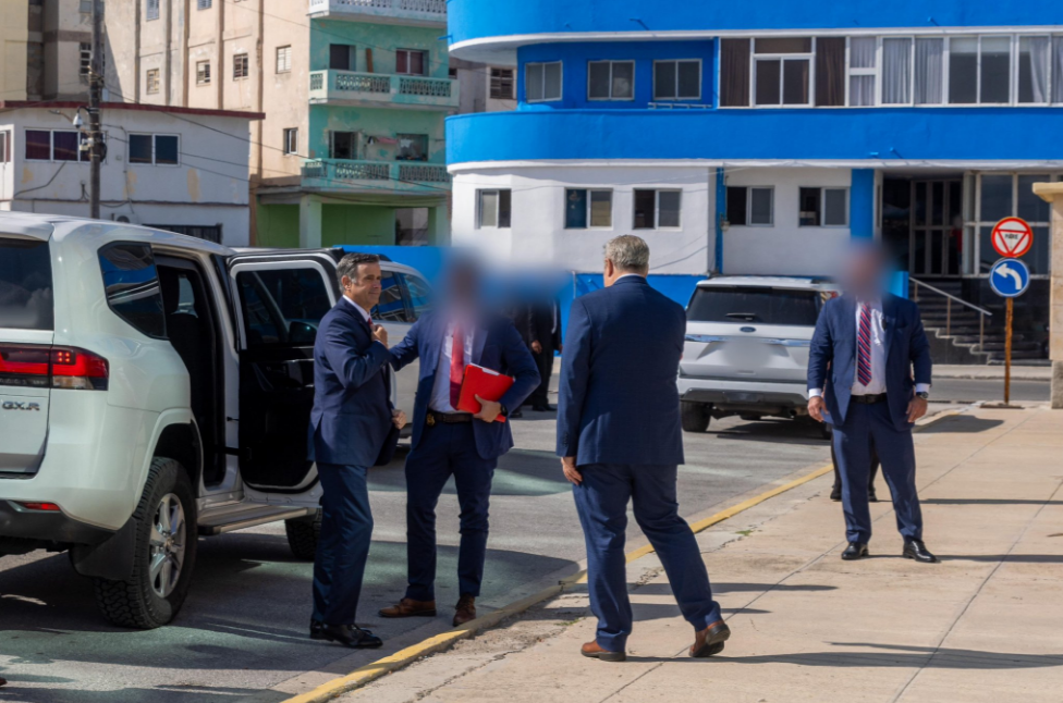 Директор ЦРУ несподівано прибув на Кубу