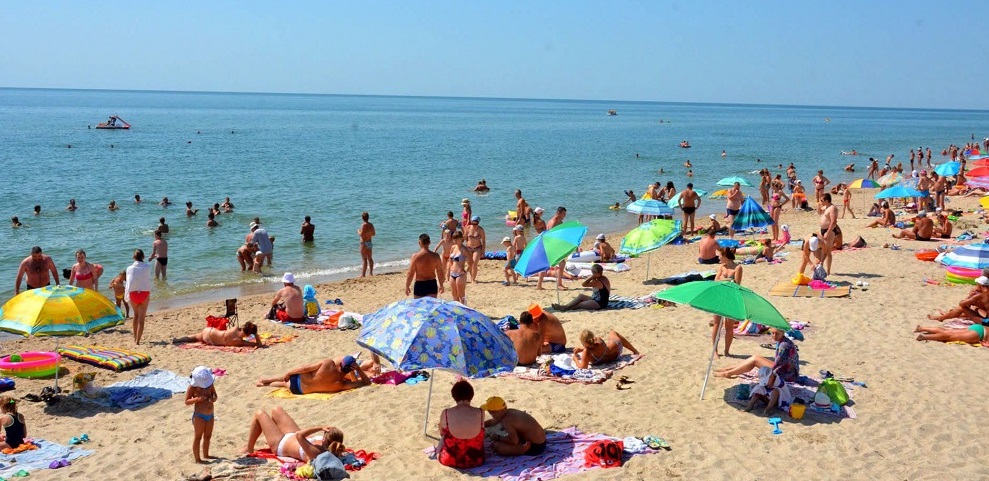 Отдыхающим рекомендовали не купаться на пляжах в Затоке