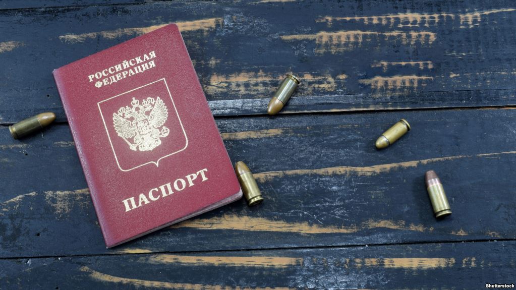 Влада нічого не запропонувала, щоб запобігти ситуації, коли українці отримають російські паспорти в ОРДЛО, – політолог