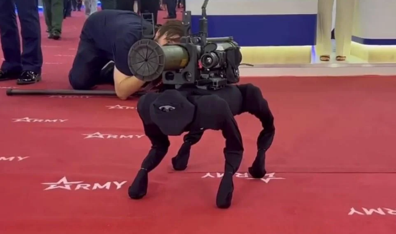 У Росії похвалилися розробкою "робота-собаки" з РПГ, але брехню швидко викрили: "новинка" продається на AliExpress