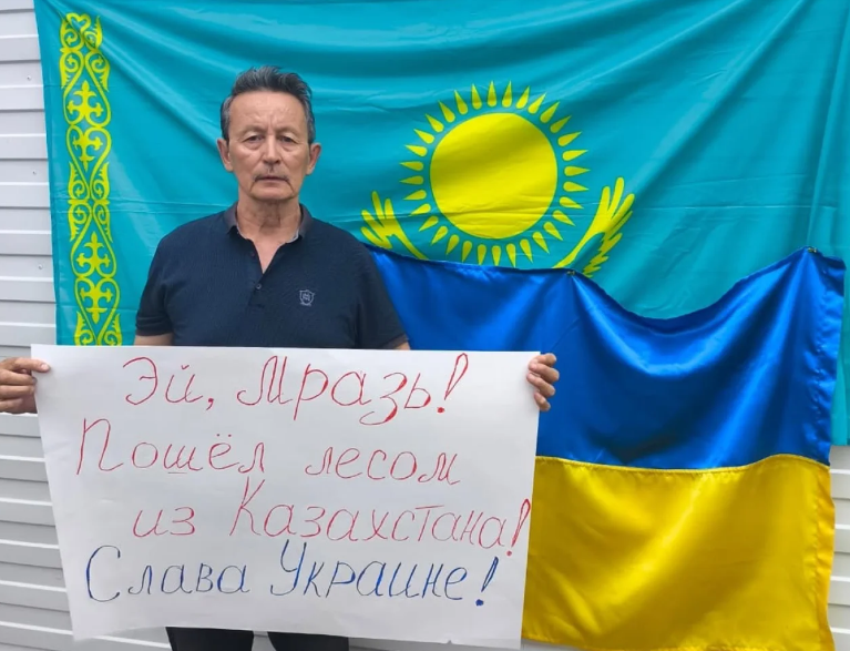 У Казахстані  рід час візиту російського диктатора затримали активіста за антипутінський плакат 