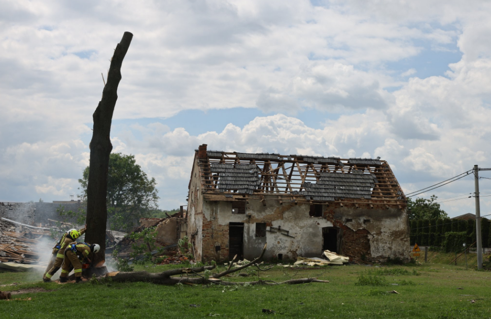 У Польщі торнадо пошкодив десятки будинків: вітер сягав 250 км/год