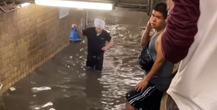 Шторм Эльза вызвал наводнение в Нью-Йорке. Городское метро затоплено. ВИДЕО