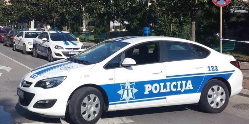В Черногории оштрафовали украинок за ню фотосессию на автодороге