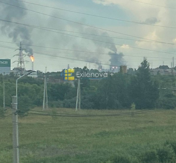 Дрони вдарили по найбільшому російському НПЗ в Омську Дрони вдарили по найбільшому російському НПЗ в Омську