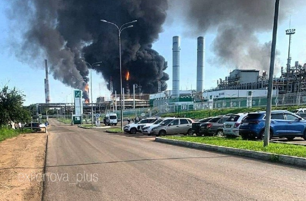Один із найбільших НПЗ Росії опинився під атакою