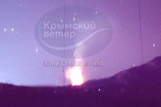 Нічні удари по Криму: в Ялті горить велика електропідстанція Нічні удари по Криму: в Ялті горить велика електропідстанція