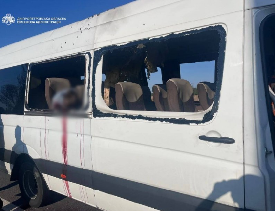 Пʼятеро загиблих: рашисти атакували рейсовий автобус на Нікопольщині 