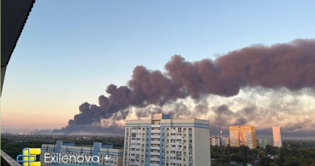 У Самарі після атаки дронів спалахнула пожежа на Куйбишевському НПЗ У Самарі після атаки дронів спалахнула пожежа на Куйбишевському НПЗ