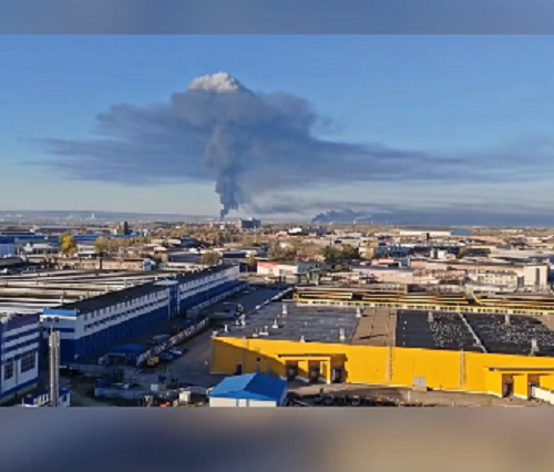 Уражено НПЗ у Пермі та Новошахтинську, є влучання по оборонному підприємству "Завод Іскра" в Ульяновську, - Зеленський