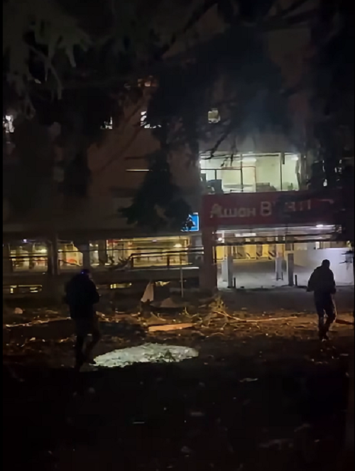 Внаслідок обстрілу в Києві пошкоджено Auchan: він тимчасово не працюватиме