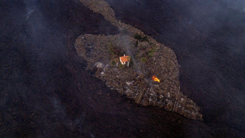 Дом на Канарах волшебным образом спасся от лавы вулкана