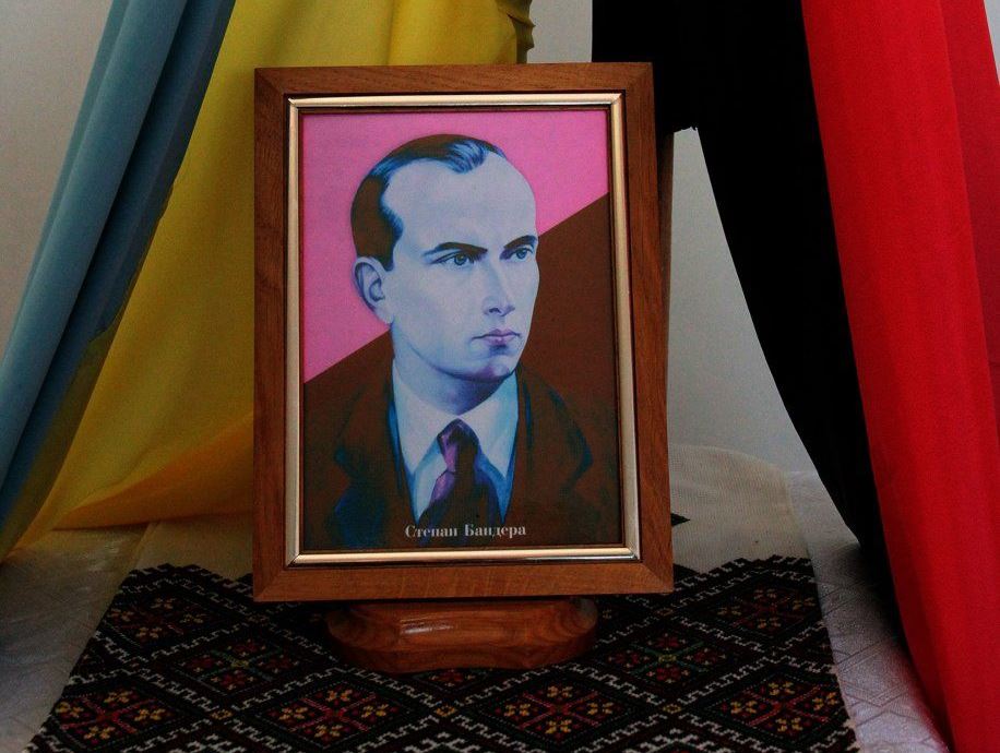 ФСБ Росії заявила про затримання п'ятьох "неонацистів" з портретами Бандери