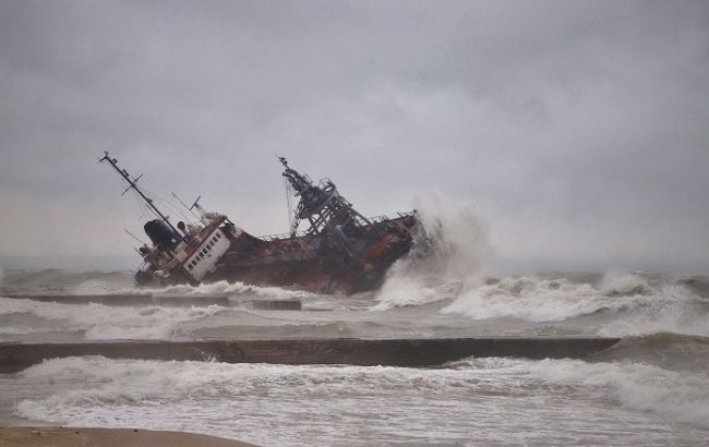 Аварія танкера в Одесі: рятувальники евакуювали весь екіпаж