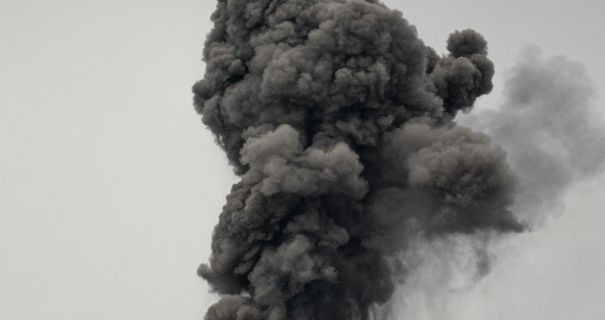 Невідомі дрони атакували НПЗ у Ленінградській області: спалахнула пожежа