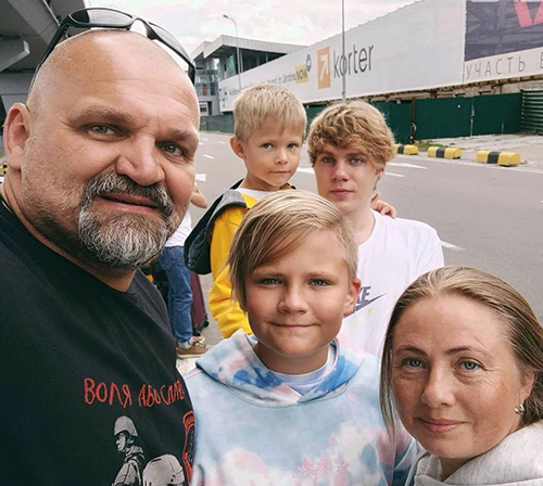 "Сказала, що я маю піти в одних шкарпетках": Вірастюк досі судиться з колишньою дружиною