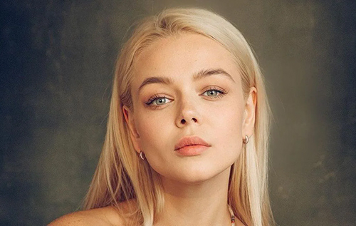 Аліна Гросу розповіла, чому народжувала в Україні та на кого схожий син