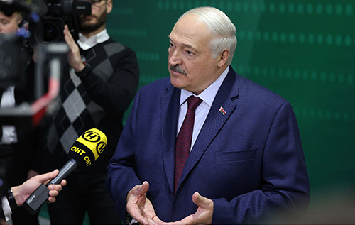 Лукашенко пригрозив, що РФ здатна завдати удару по резиденції Зеленського Лукашенко пригрозив, що РФ здатна завдати удару по резиденції Зеленського