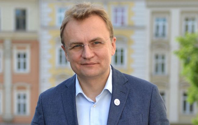 Садового облили невідомою рідиною у центрі Львова