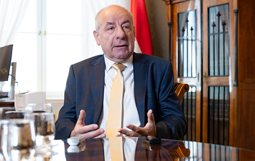 Президент Угорщини відхилив заклик Мадяра піти у відставку