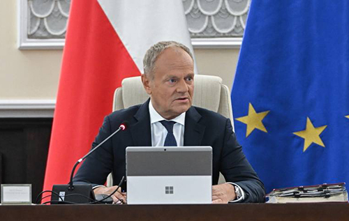 У Навроцького хочуть, щоб Туск все ж підписав рішення позбавити Зеленського ордена