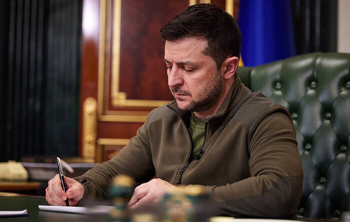 Зеленський ввів проти Росії нові санкції: у списку "Артек" і товариство "Знання"